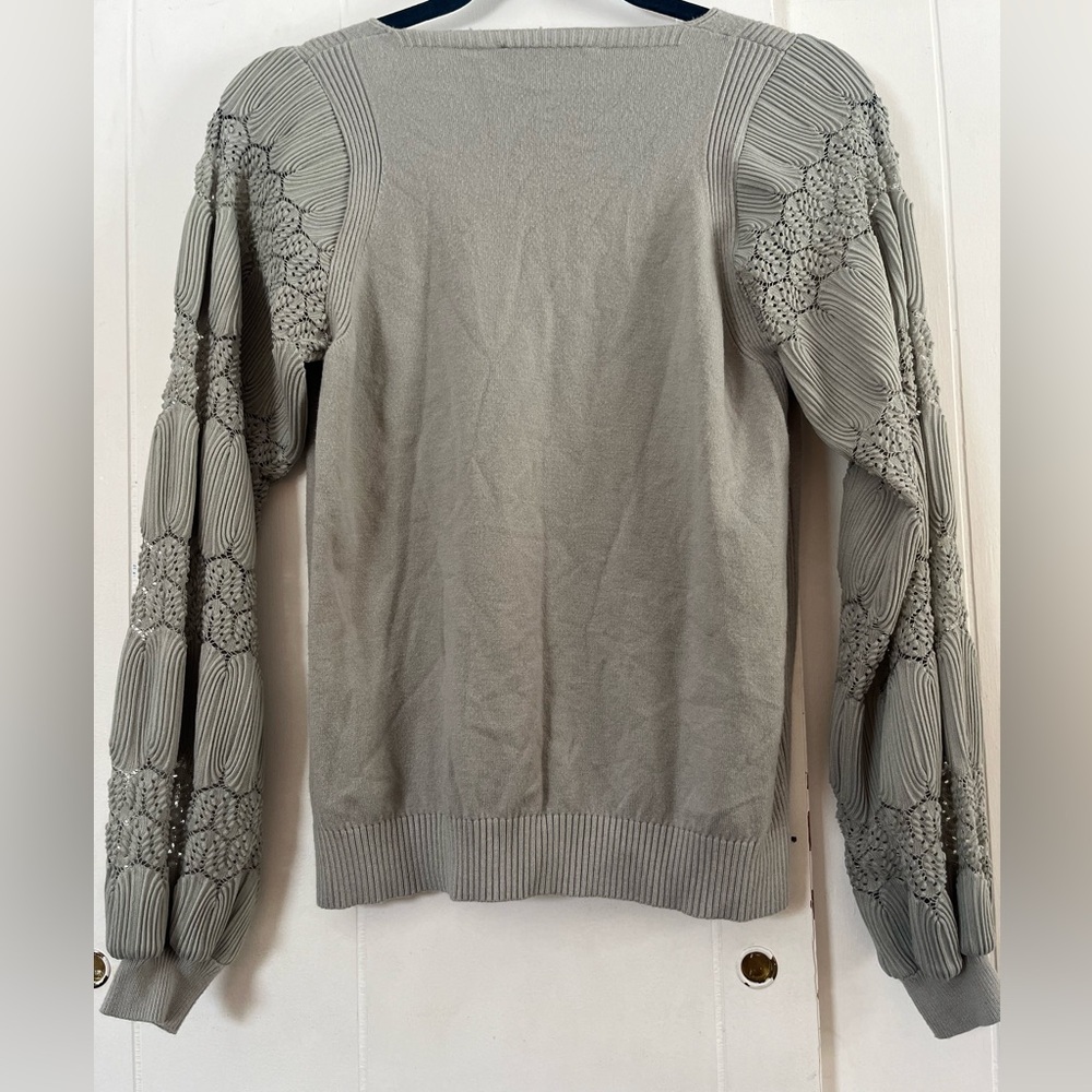 Sioni Milano Gray Pleated V-Neck Woman’s Sweater With Lacey Textured Sleeves - Picture 5 of 8